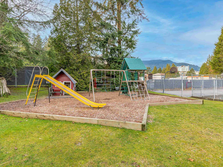 2329 Mountain Highway, North Vancouver, BC, V7J 2N2 - 38