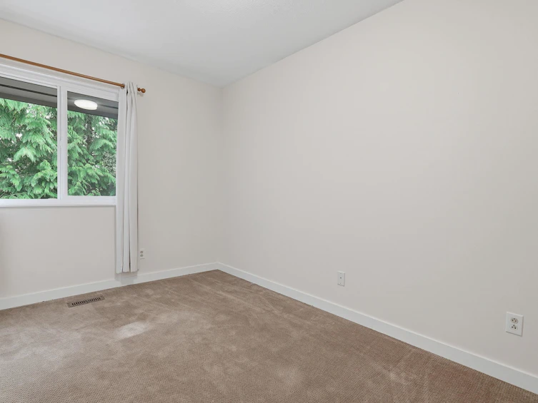 2329 Mountain Highway, North Vancouver, BC, V7J 2N2 - 23
