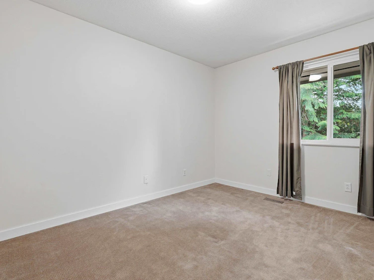 2329 Mountain Highway, North Vancouver, BC, V7J 2N2 - 25
