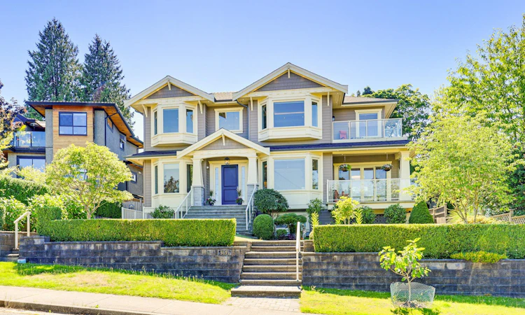 5635 Oakglen Drive
