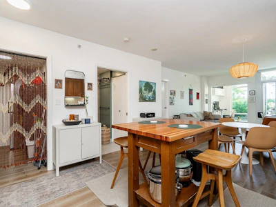 331-2288 W Broadway - 2