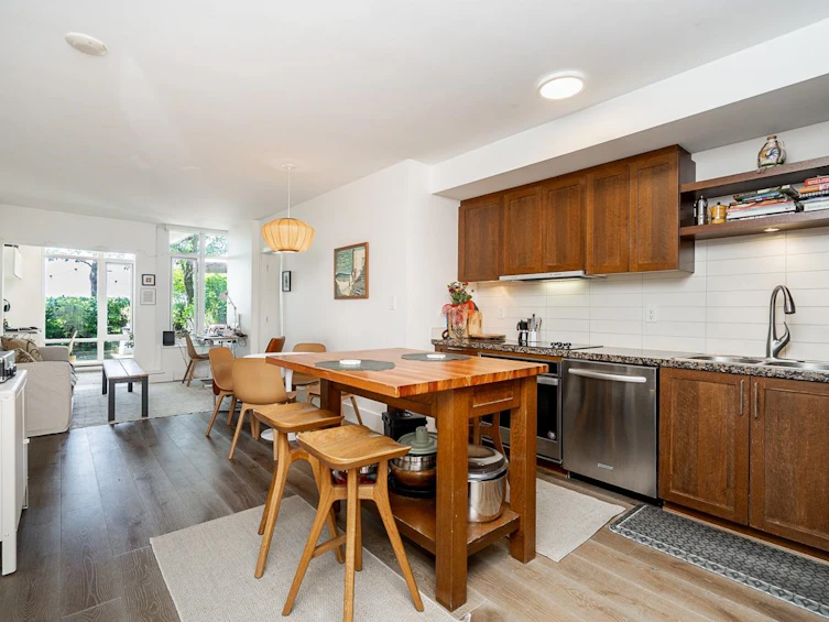 331-2288 W Broadway, Vancouver, BC, V6K 0B3 - 3