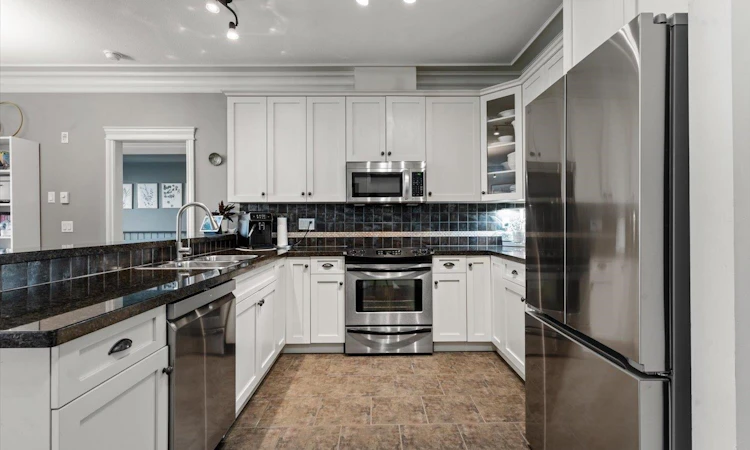 313-32729 Garibaldi Drive