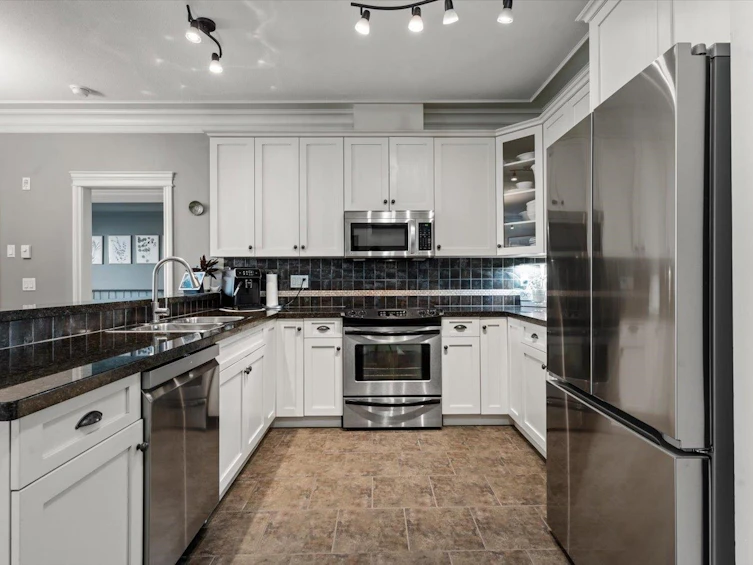 313-32729 Garibaldi Drive, Abbotsford, BC, V2T 0A6 - 5