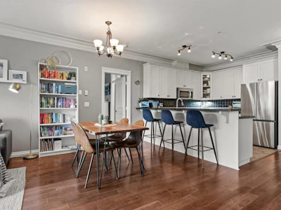 313-32729 Garibaldi Drive - 2