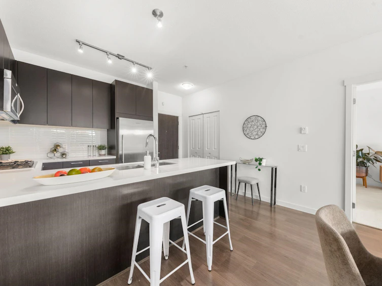 101-717 Chesterfield Avenue, North Vancouver, BC, V7M 3L8 - 10