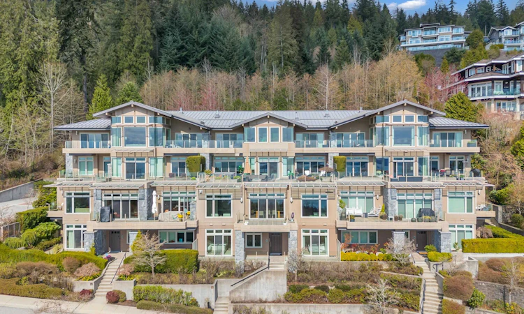 102-2575 Garden Court