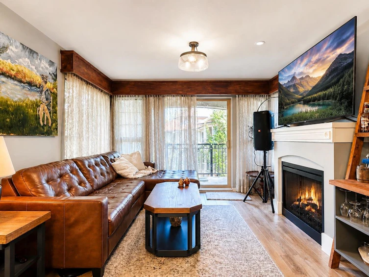 403-2958 Silver Springs Boulevard, Coquitlam, BC, V3E 3R9 - 3