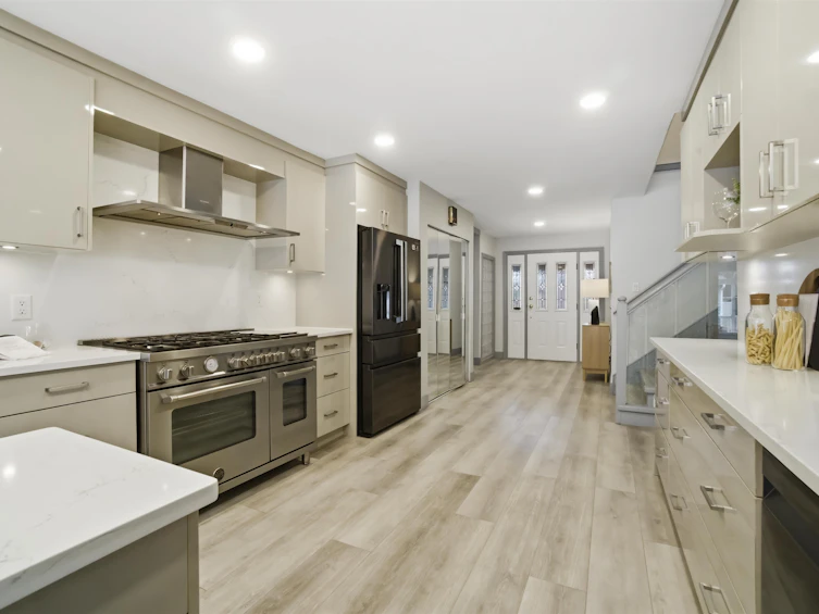2271 Sorrento Drive, Coquitlam, BC, V3K 6P4 - 4