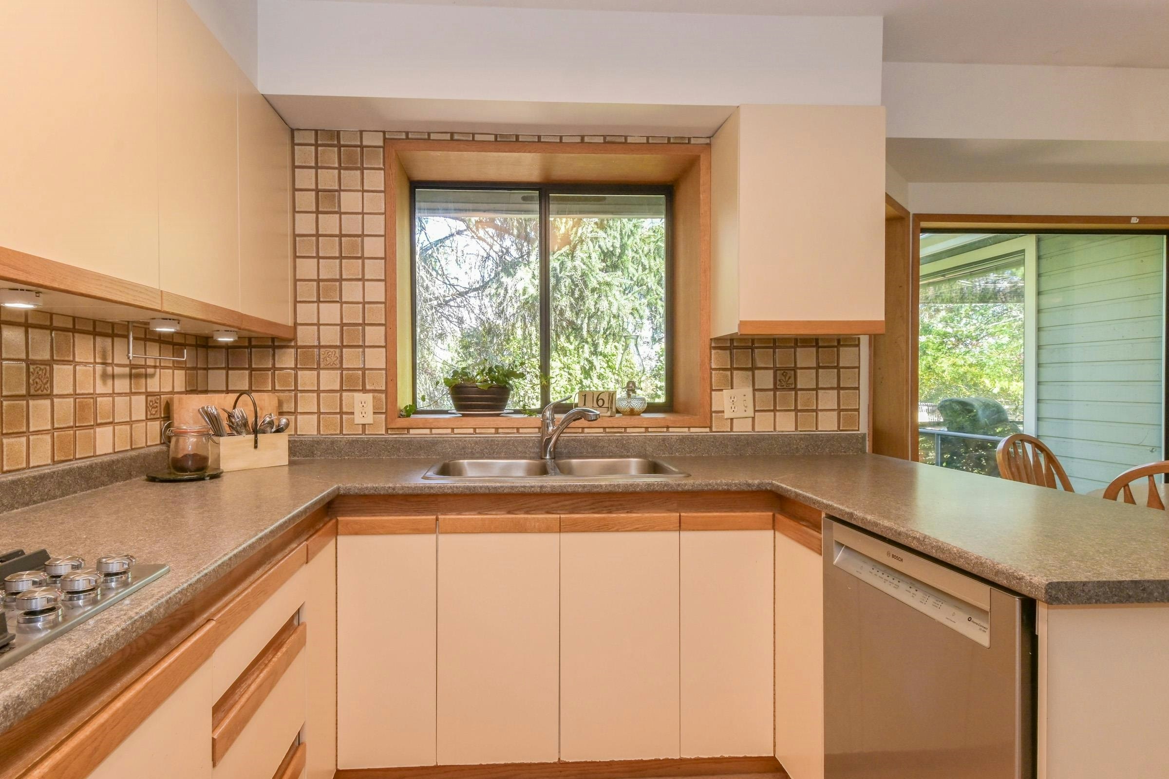 15342 Killarney Court, Surrey, BC, V3S 6P9 - 11