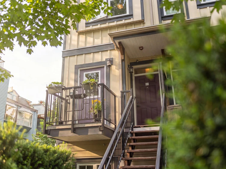 201-2263 Triumph Street, Vancouver, BC, V5L 1L2 - 2