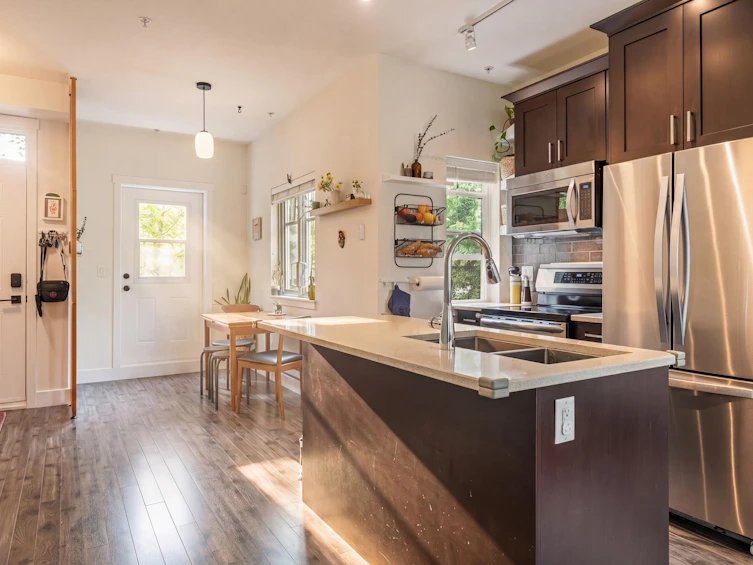 201-2263 Triumph Street, Vancouver, BC, V5L 1L2 - 12