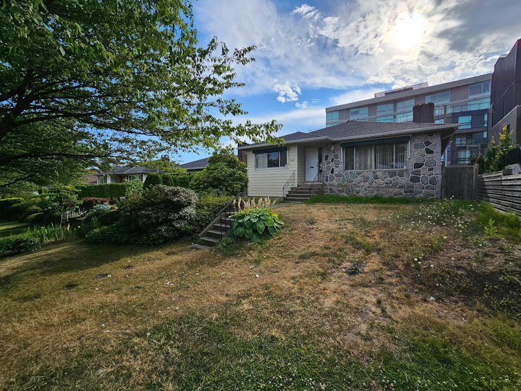 7649 Yukon Street, Vancouver, BC, V5X 2Y4