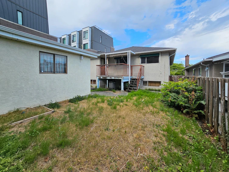 7649 Yukon Street, Vancouver, BC, V5X 2Y4 - 2