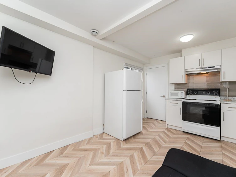 12850 115b Avenue, Surrey, BC, V3R 2R9 - 12