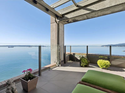 9-2250 Bellevue Avenue - 3