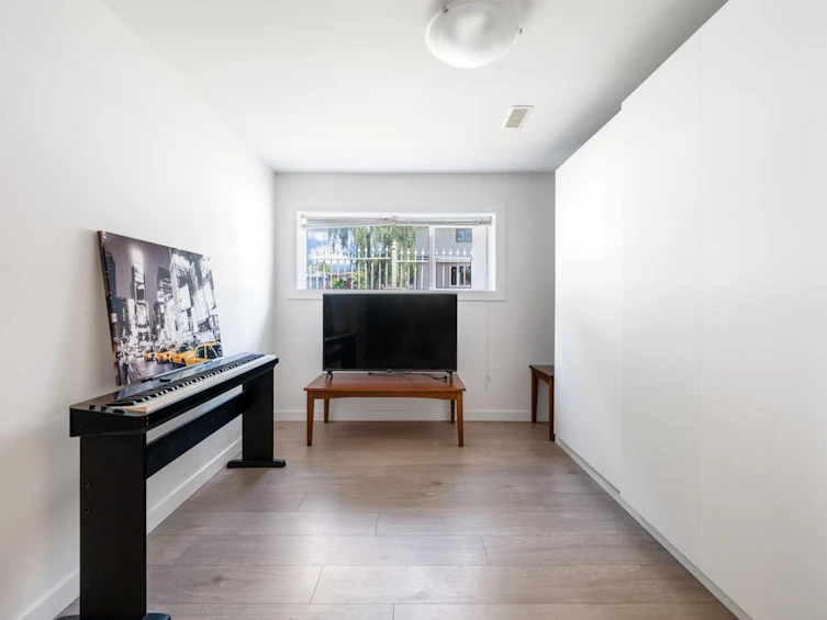 6175 Quebec Street, Vancouver, BC, V5W 2P6 - 25