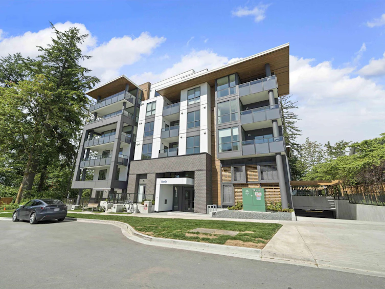 206-6585 195a Street, Surrey, BC, V4N 6Y9