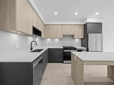 206-6585 195a Street - 2