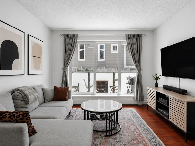 202 - 2328 Oxford Street, Vancouver BC V5L 1G3