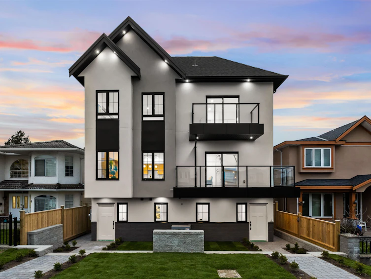 2-7353 12th Avenue, Burnaby, BC, V3N 2J8