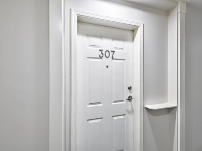 307-5281 Oakmount Crescent - 5