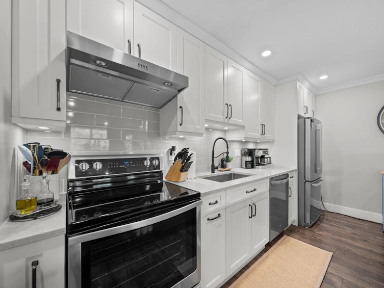 208-1441 Blackwood Street, Surrey, BC, V4B 3V6 - 9