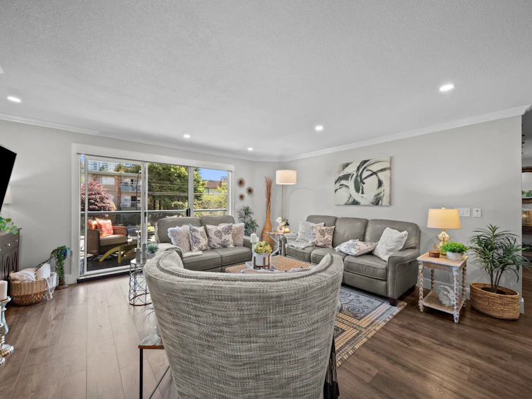 208-1441 Blackwood Street, Surrey, BC, V4B 3V6 - 3