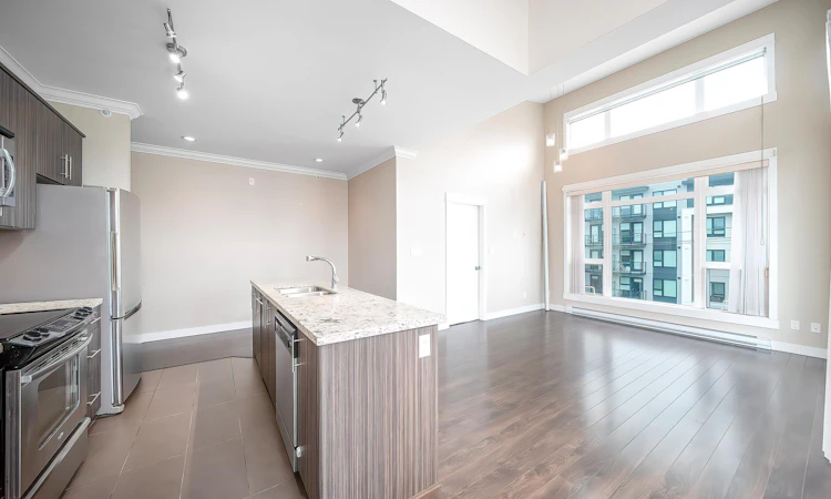 403-6888 Royal Oak Avenue