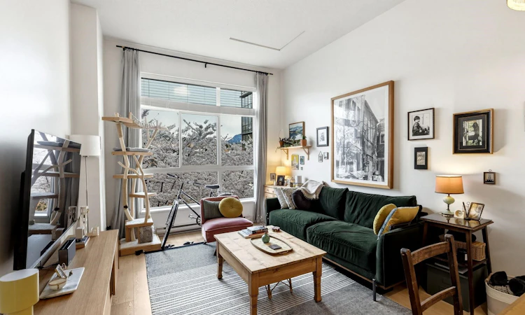 403-2957 Glen Drive