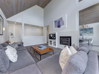 204-4865 Painted Cliff Road - 3