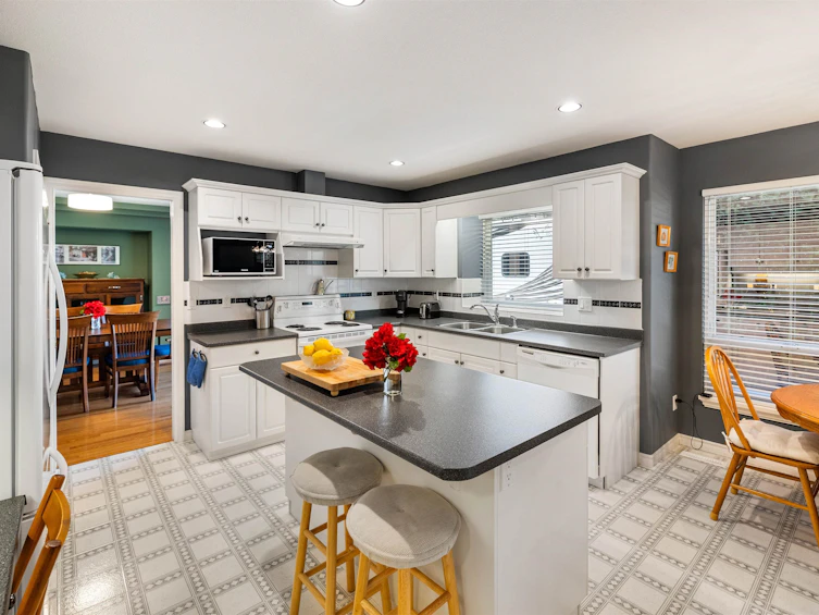 18851 64a Avenue, Surrey, BC, V3S 8V3 - 12