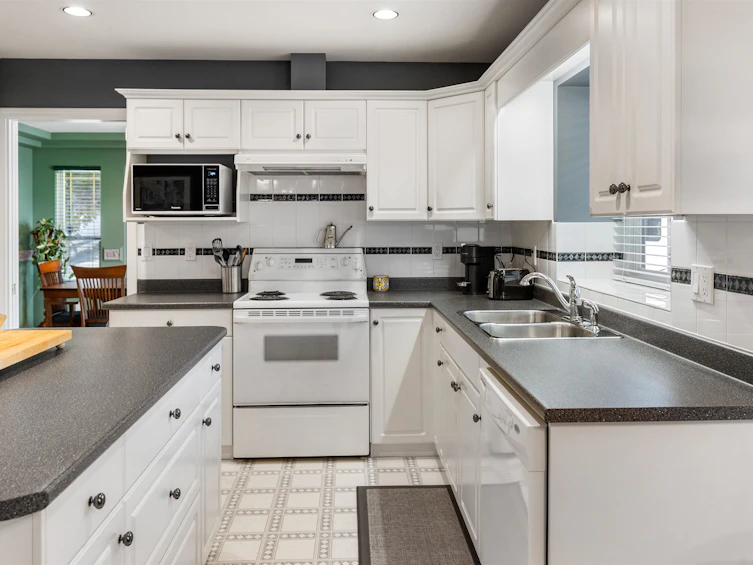 18851 64a Avenue, Surrey, BC, V3S 8V3 - 14
