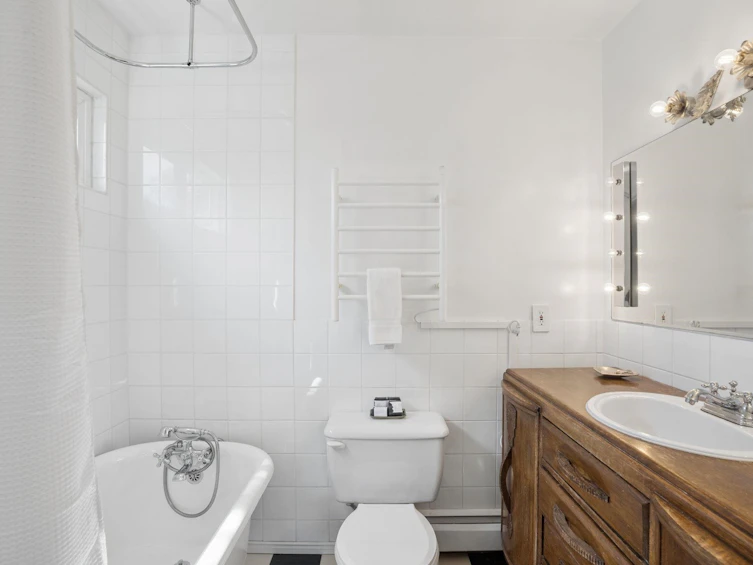 1034 Heywood Street, North Vancouver, BC, V7L 1H3 - 16