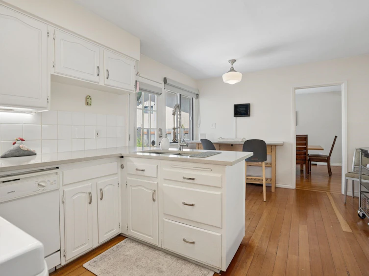 1034 Heywood Street, North Vancouver, BC, V7L 1H3 - 11