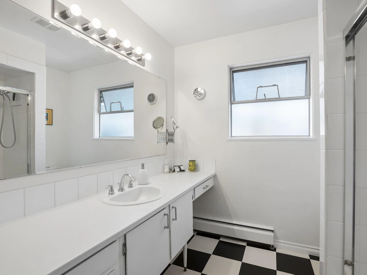 1034 Heywood Street, North Vancouver, BC, V7L 1H3 - 21
