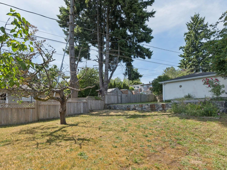 1034 Heywood Street, North Vancouver, BC, V7L 1H3 - 32