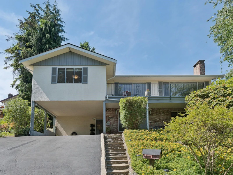 1034 Heywood Street, North Vancouver BC V7L 1H3