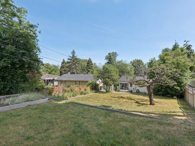 1034 Heywood Street, North Vancouver, BC, V7L 1H3 - 31