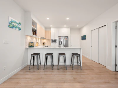 227-1792 Starling Drive - 2