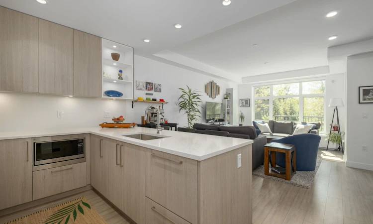 111-747 E 3rd Street