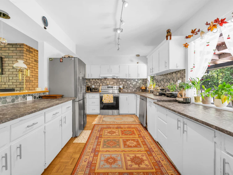 27810 110 Avenue, Maple Ridge, BC, V2W 1P6 - 24