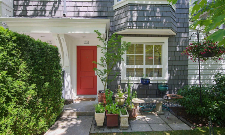 23-8476 207a Street
