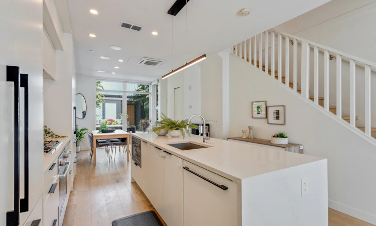 125-649 E 3rd Street