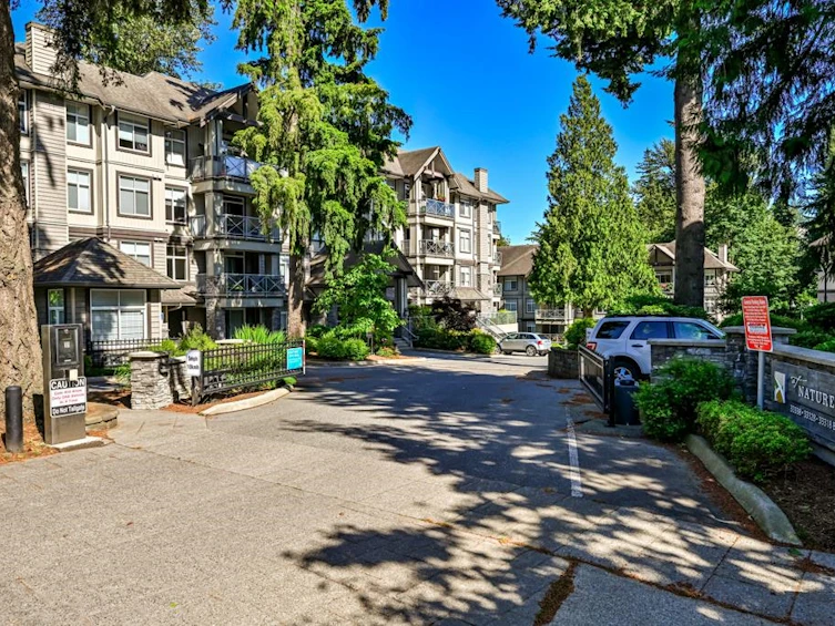 213-33318 E Bourquin Crescent, Abbotsford, BC, V2S 0A6 - 2