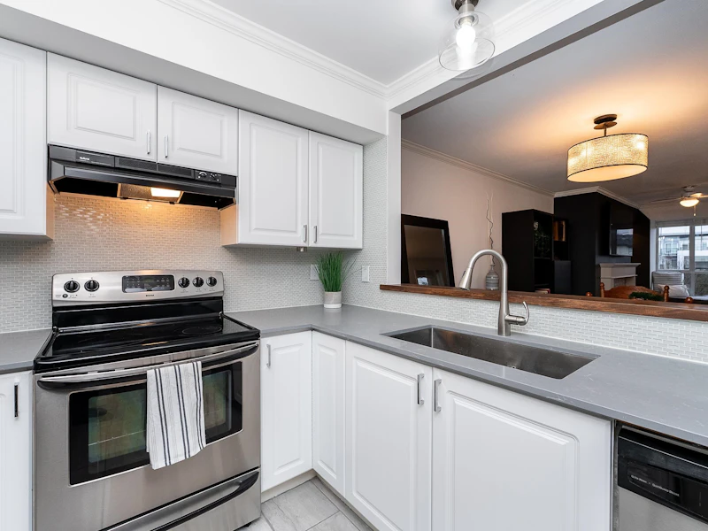 305 - 2340 Hawthorne Avenue, Port Coquitlam BC V3C 1W9
