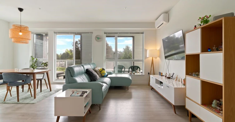 310-6677 Cambie Street, Vancouver, BC, V6P 3H1 - 2