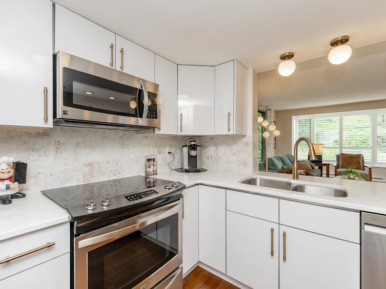 304-220 Newport Drive, Port Moody, BC, V3H 5B8 - 3