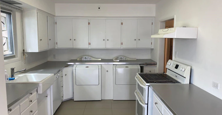 B-299 24th Street, West Vancouver, BC, V7V 4G9 - 4