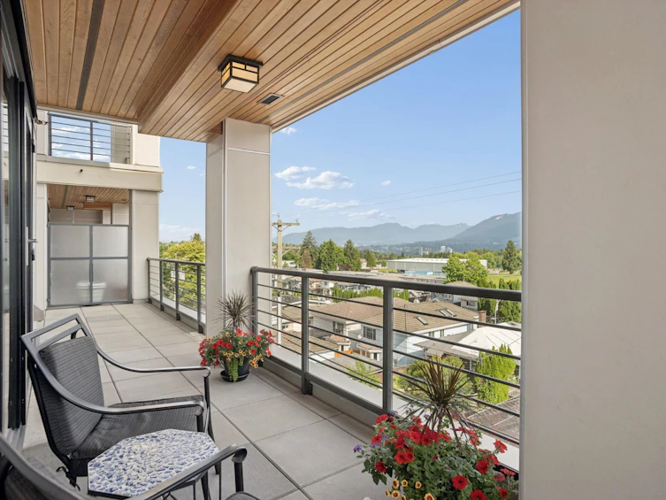 301-4721 Hastings Street, Burnaby, BC, V5C 2K8